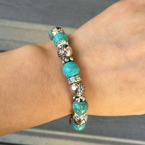 T&J Designs Jewelry - New Stretchy Turquoise & Dark Silver Tone Bracelet